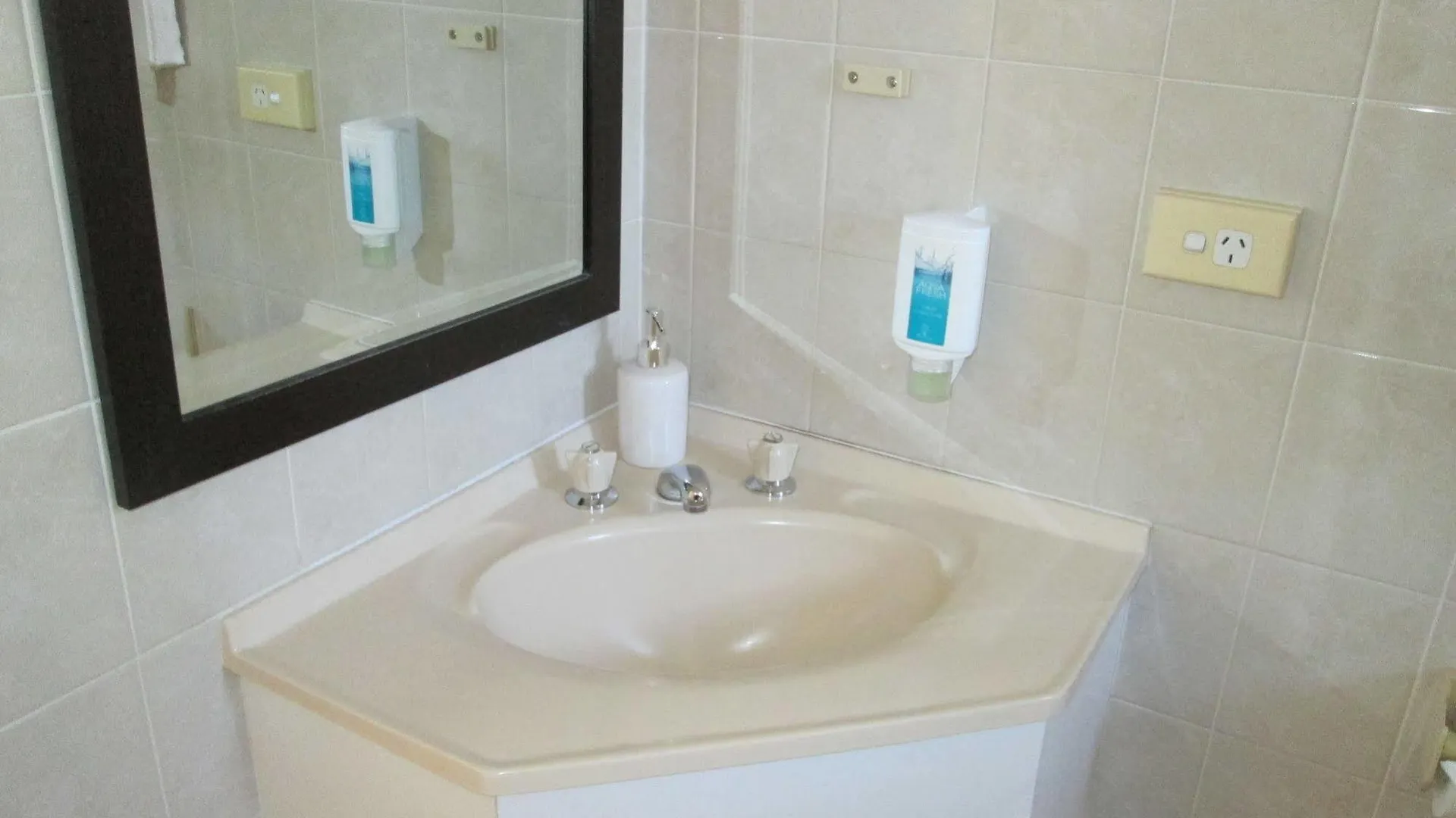Tower Court Motel - Adults Only Haven Hervey Bay